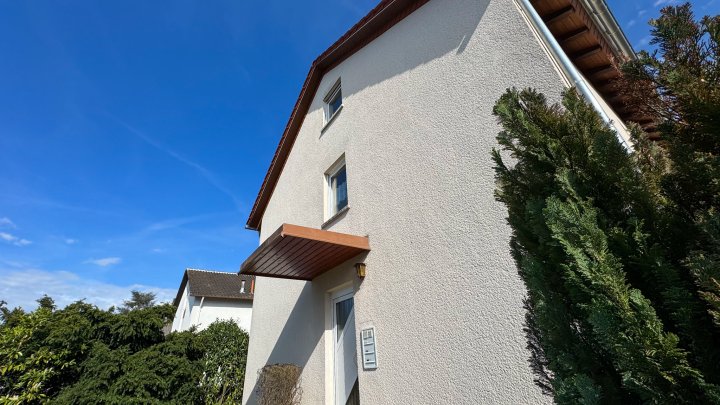 RUHIGE LAGE - Großzügige 1-ZKB Wohnung im Dachgeschoss in ZW-City