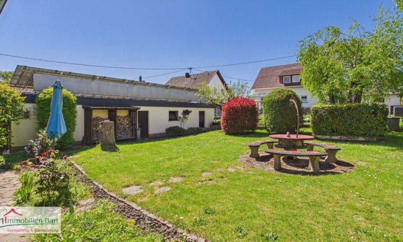 MERZIG-HILBRINGEN: CHARMANTES WOHNHAUS / PV-ANLAGE / GARTEN / GARAGE / TOP LAGE!