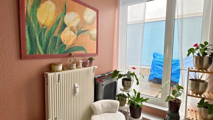 Attraktiv vermietete 3-ZKB Maisonette: Terrasse, Stellplatz, saniert mit neuem Dach und Fenstern
