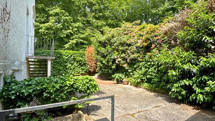 Altbauvilla mit parkähnlichem Grundstück auf dem oberen Rastpfuhl