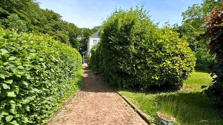 Altbauvilla mit parkähnlichem Grundstück auf dem oberen Rastpfuhl