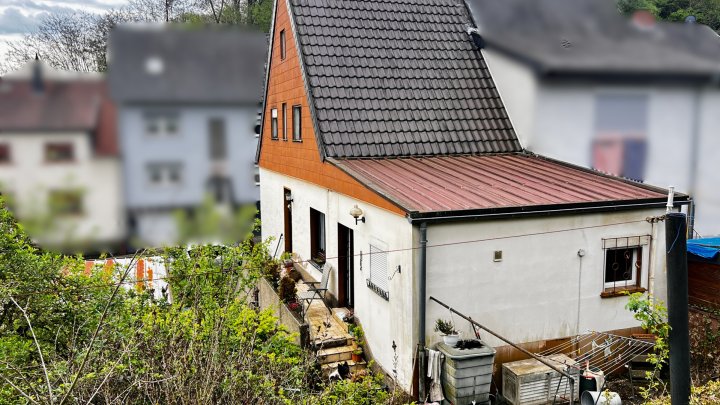 Doppelhaushälfte mit Garten und Garage - Ihr Sanierungsprojekt mit Potenzial in Großrosseln