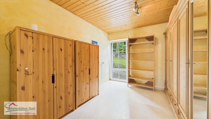 GEPFLEGTES ANWESEN MIT POOL AUF 30 AR IN TOP WOHNLAGE!