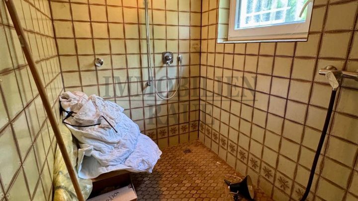 WOHNEN MIT VIEL PLATZ, PRIVATSPHÄRE UND ZAHLREICHEN EXTRAS – GEPFLEGTER WINKELBUNGALOW IN SPIESEN