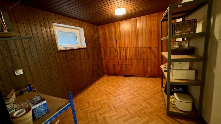 WOHNEN MIT VIEL PLATZ, PRIVATSPHÄRE UND ZAHLREICHEN EXTRAS – GEPFLEGTER WINKELBUNGALOW IN SPIESEN
