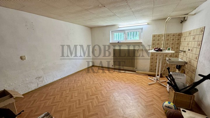 WOHNEN MIT VIEL PLATZ, PRIVATSPHÄRE UND ZAHLREICHEN EXTRAS – GEPFLEGTER WINKELBUNGALOW IN SPIESEN