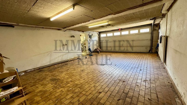 WOHNEN MIT VIEL PLATZ, PRIVATSPHÄRE UND ZAHLREICHEN EXTRAS – GEPFLEGTER WINKELBUNGALOW IN SPIESEN