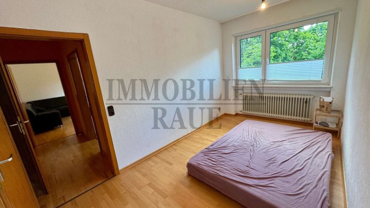 WOHNEN MIT VIEL PLATZ, PRIVATSPHÄRE UND ZAHLREICHEN EXTRAS – GEPFLEGTER WINKELBUNGALOW IN SPIESEN