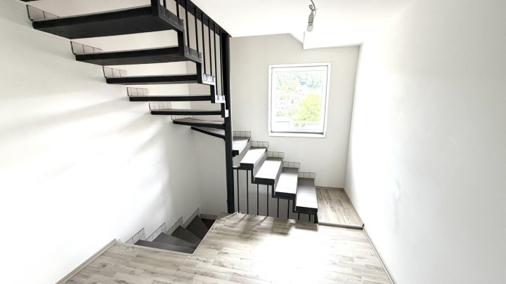 Mehrgenerationenhaus mit separaten Wohneinheiten und Scheune