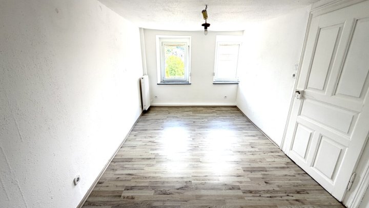 Mehrgenerationenhaus mit separaten Wohneinheiten und Scheune