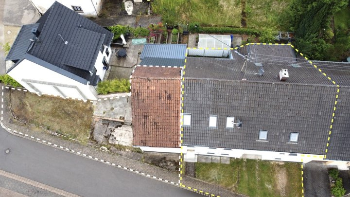 Mehrgenerationenhaus mit separaten Wohneinheiten und Scheune