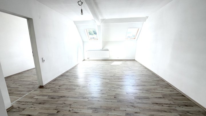 Mehrgenerationenhaus mit separaten Wohneinheiten und Scheune