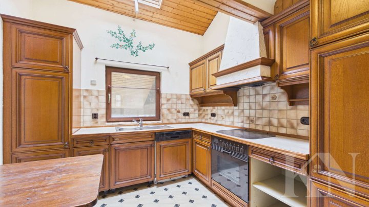 Freistehendes Ein-bis Zweifamilienhaus mit großem Grundstück & Potenzial in Schwalbach-Elm!