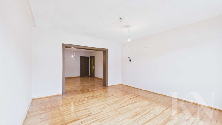 Freistehendes Ein-bis Zweifamilienhaus mit großem Grundstück & Potenzial in Schwalbach-Elm!