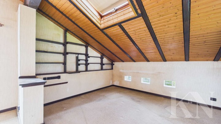 Freistehendes Ein-bis Zweifamilienhaus mit großem Grundstück & Potenzial in Schwalbach-Elm!
