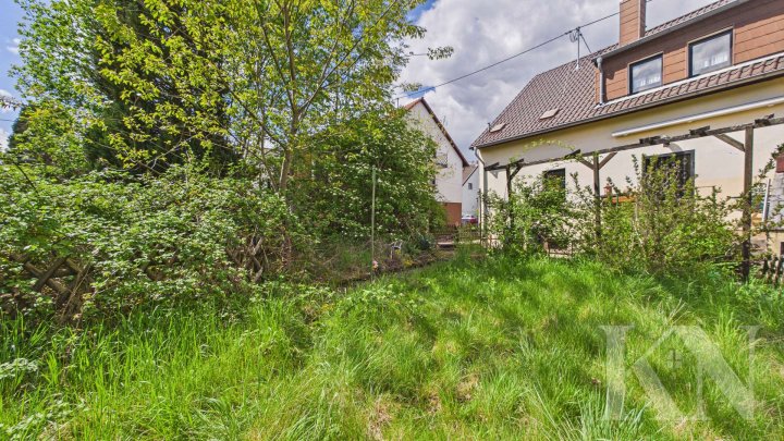 Doppelhaushälfte mit Potenzial in ruhiger Lage von Ludweiler