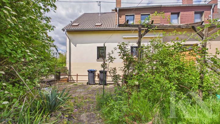 Doppelhaushälfte mit Potenzial in ruhiger Lage von Ludweiler