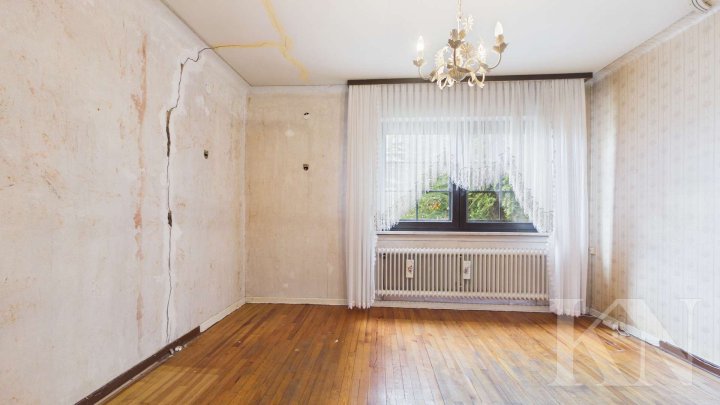 Doppelhaushälfte mit Potenzial in ruhiger Lage von Ludweiler