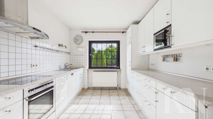 Ruhig gelegenes Einfamilienhaus mit großzügigem Grundstück in Heckendahlheim