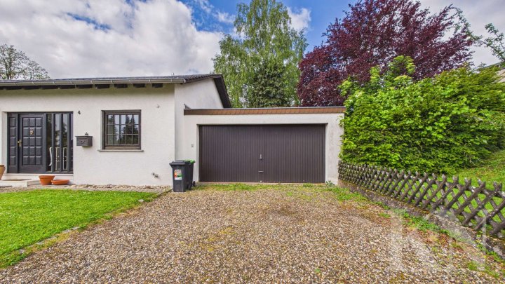 Ruhig gelegenes Einfamilienhaus mit großzügigem Grundstück in Heckendahlheim