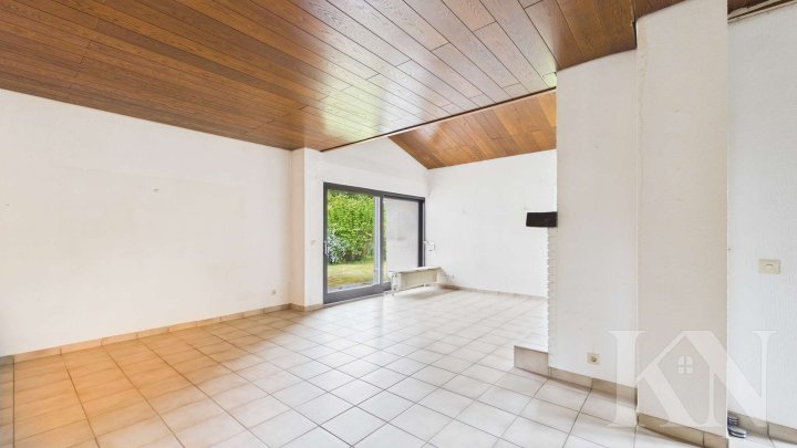 Ruhig gelegenes Einfamilienhaus mit großzügigem Grundstück in Heckendahlheim