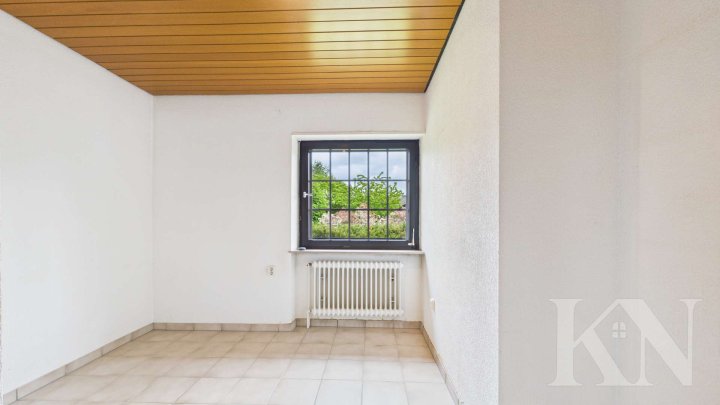 Ruhig gelegenes Einfamilienhaus mit großzügigem Grundstück in Heckendahlheim