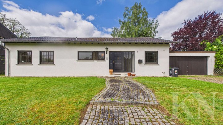 Ruhig gelegenes Einfamilienhaus mit großzügigem Grundstück in Heckendahlheim