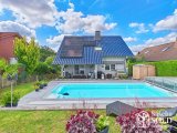 Außenansicht mit Pool