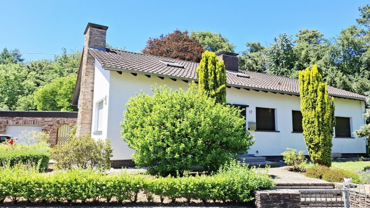 Familienfreundlicher Bungalow mit großzügigem Garten und Teich in Merzig-Schwemlingen
