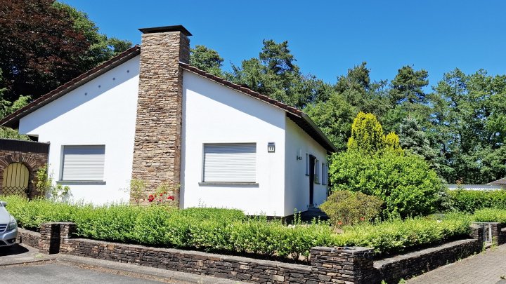 Familienfreundlicher Bungalow mit großzügigem Garten und Teich in Merzig-Schwemlingen