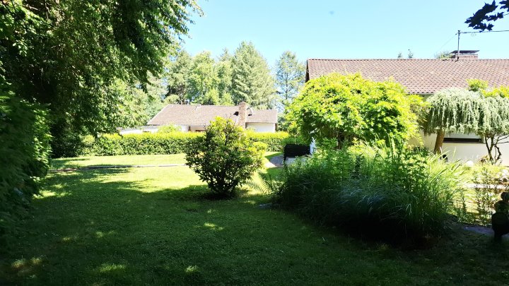 Familienfreundlicher Bungalow mit großzügigem Garten und Teich in Merzig-Schwemlingen