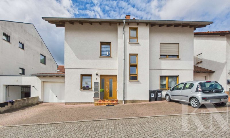 Großzügige 3-Zimmer-Dachgeschosswohnung mit Balkon in Püttlingen