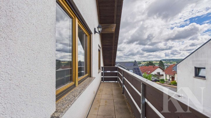 Großzügige 3-Zimmer-Dachgeschosswohnung mit Balkon in Püttlingen