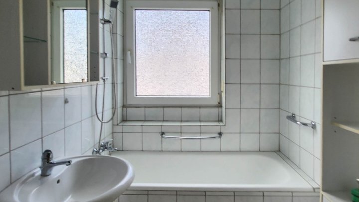 Perfekt aufgeteilt: Charmante Hochparterre-Wohnung mit 2 Balkonen & Einbauküche in Konz-Karthaus