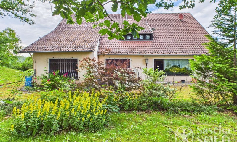 Wohnen mit Weitblick – Großzügiges Anwesen auf weitläufigem Grundstück in Elversberg
