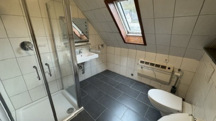 Großzügiges Einfamilienhaus mit flexibler Nutzung als Zwei- oder Mehrfamilienhaus in Kordel