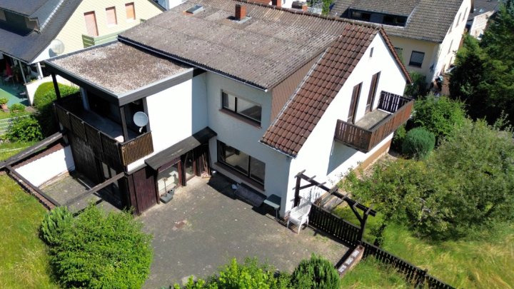 Großzügiges Einfamilienhaus in Ortsrandlage mit Panoramablick über das Moseltal
