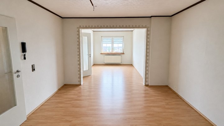 Großzügiges Ein- bis Zweifamilienhaus mit großem Grundstück