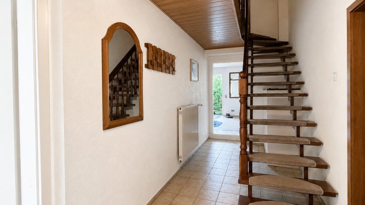 Großzügiges Ein- bis Zweifamilienhaus mit großem Grundstück