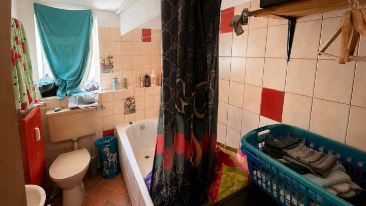 Freistehendes Wohnhaus mit drei separat nutzbaren Wohneinheiten