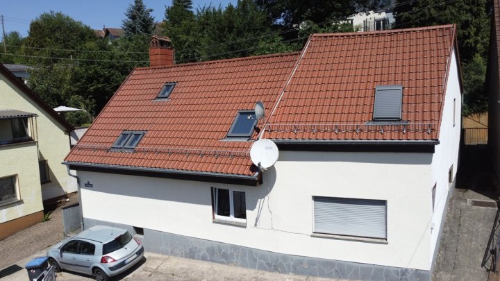 Freistehendes Wohnhaus mit drei separat nutzbaren Wohneinheiten