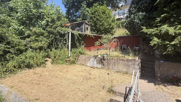 Freistehendes Wohnhaus mit drei separat nutzbaren Wohneinheiten