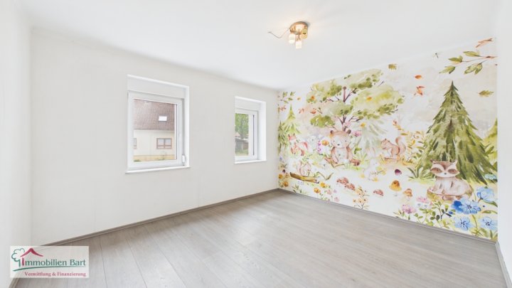 SOFORT VERFÜGBAR:

90 M2 WOHNUNG / 2 KFZ-STELLPLÄTZE UND BALKON!