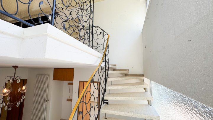 STADTBLICK - Großzügiges Einfamilienhaus mit Garage/Balkonen in Zweibrücken (Stadt)