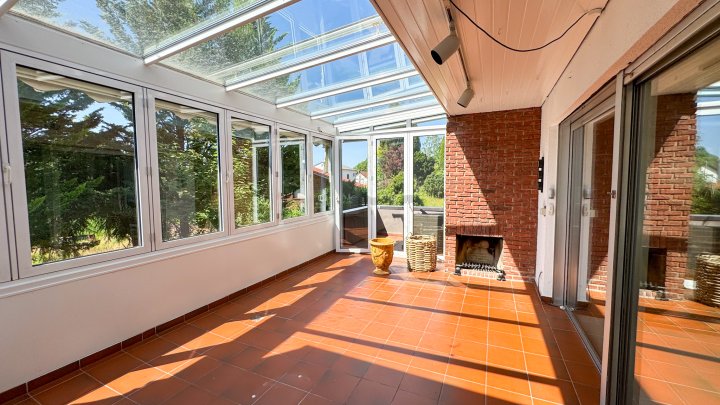 STADTBLICK - Großzügiges Einfamilienhaus mit Garage/Balkonen in Zweibrücken (Stadt)