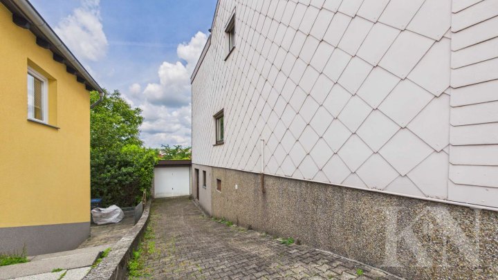 Viel Platz für die Familie: Freistehendes Ein- bis Zweifamilienhaus mit Garten in Quierschied!