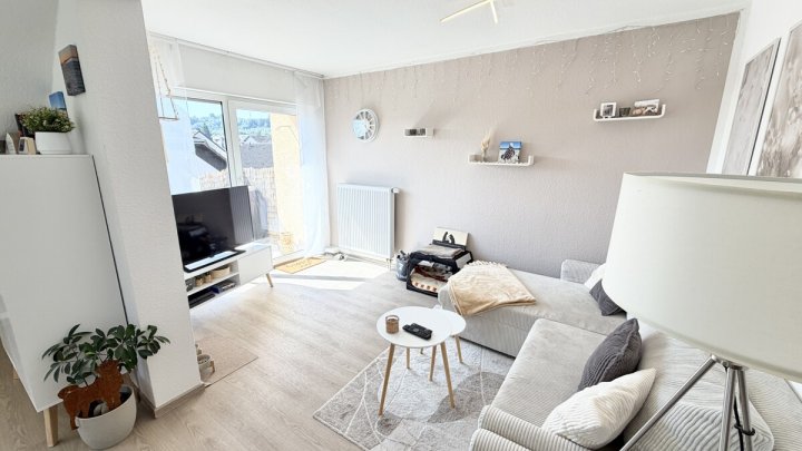 Gepflegte 3-Zimmer-Dachgeschosswohnung mit Balkon in zentraler Lage von Losheim am See
