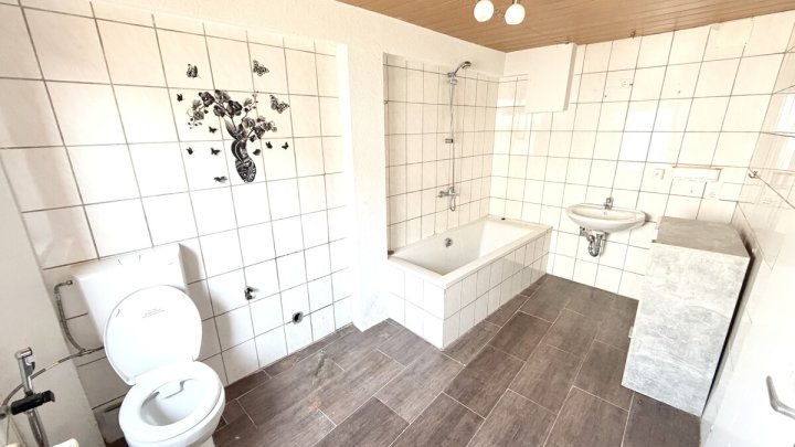 Einfamilienhaus mit Ausbaupotenzial- ideal für Handwerker und Eigennutzer