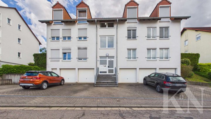 Wohnen in Riegelsberg – Gepflegte Dachgeschosswohnung mit Balkon