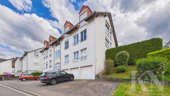 Wohnen in Riegelsberg – Gepflegte Dachgeschosswohnung mit Balkon